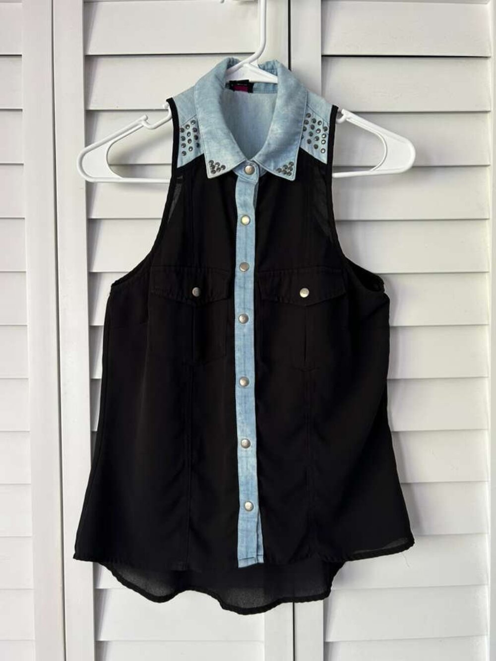 Bebe Sleeveless Sheer Blouse Black Contrast Button Top XS - Picture 2 of 11